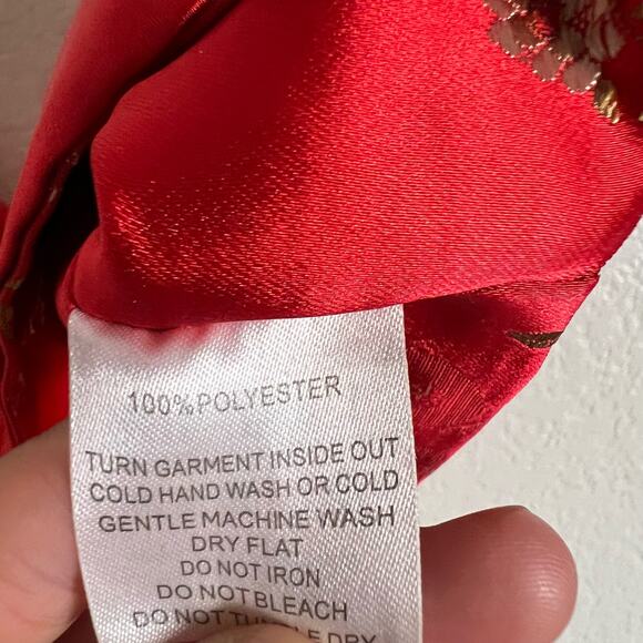 I.AM.GIA. Red Floral Jacquard Satin V-Neck Cropped Top Size Small - Picture 9 of 10